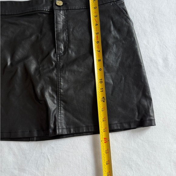 Lilly Pulitzer Black Faux Leather Mini Skirt - Size 12 - Picture 6 of 8